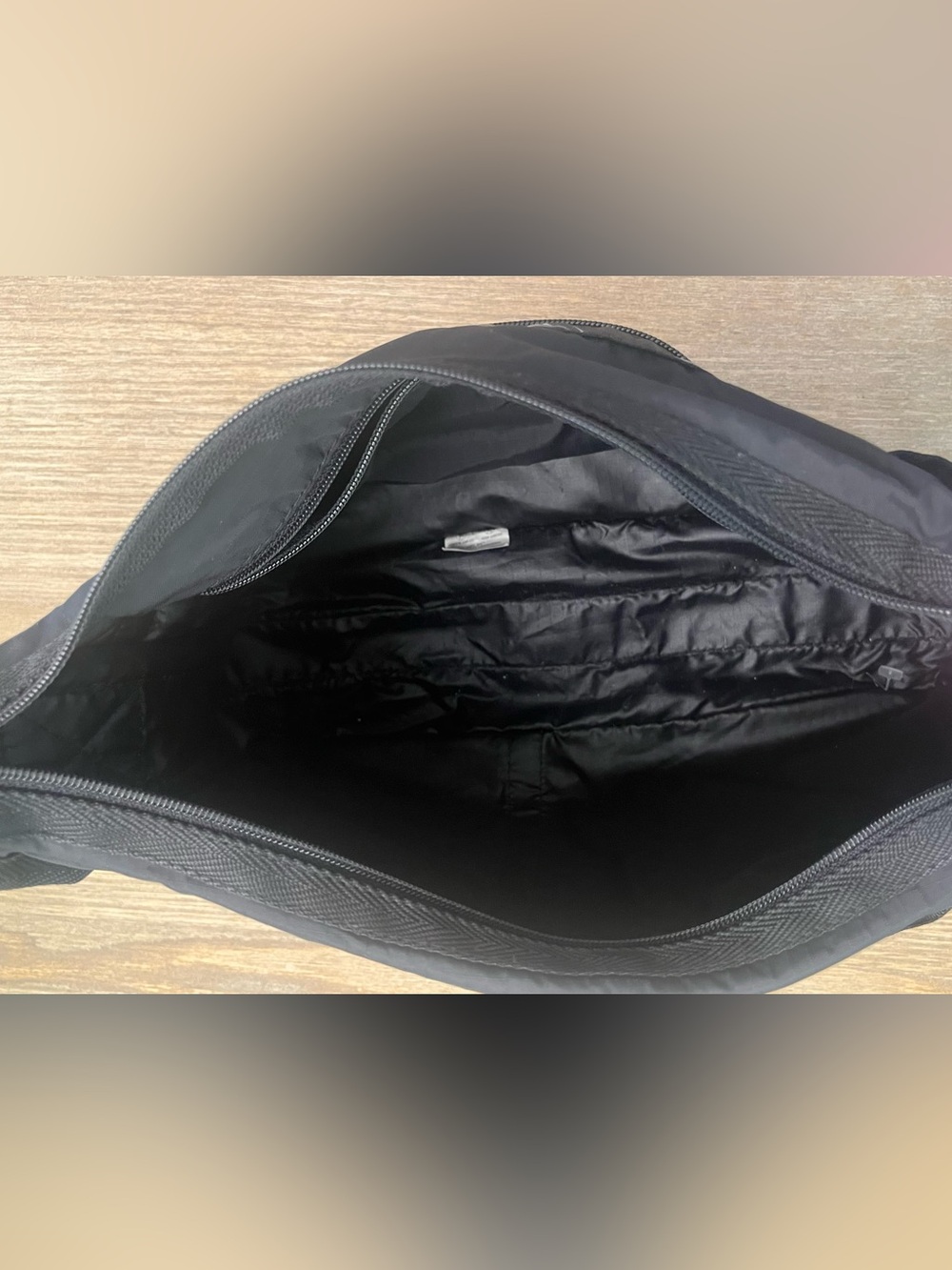 Le SportSac Black Nylon Crossbody Classic Everyday Bag EUC - Picture 3 of 9